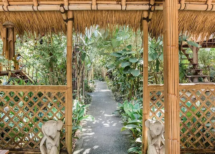 Villa Lush Bamboo Near Ubud