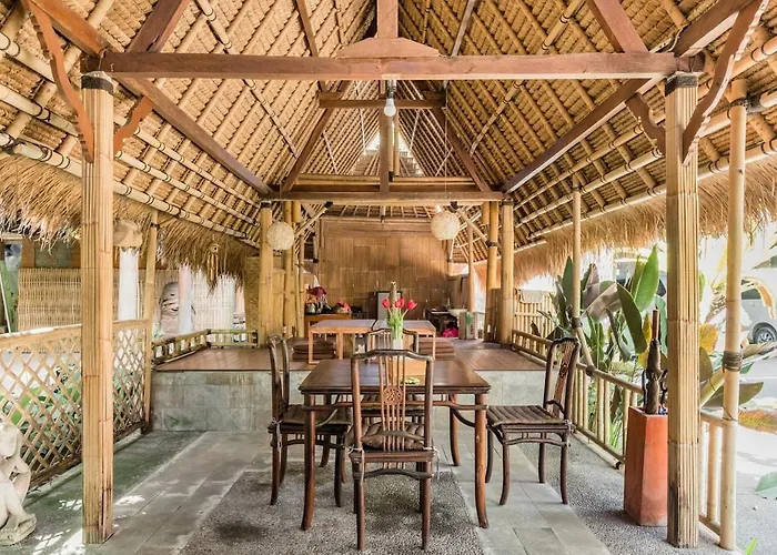 Villa Lush Bamboo Near